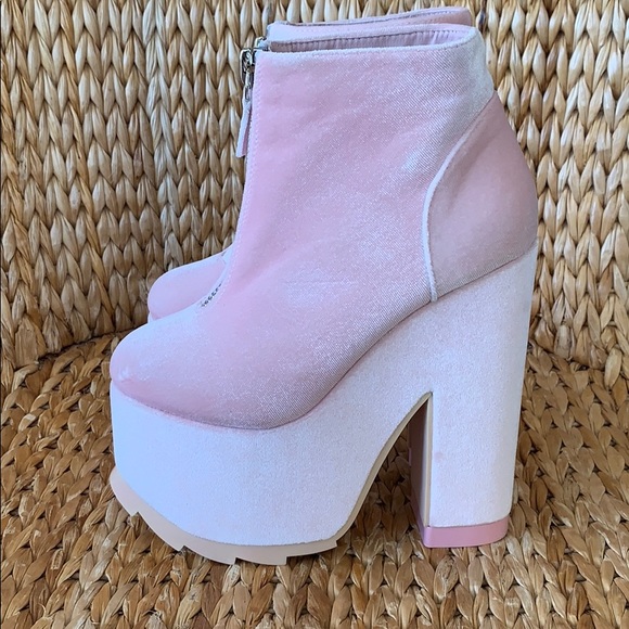 NIB ✨💕Baby Pink 💕✨Velvet Nightmare Platforms - Picture 4 of 8